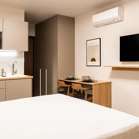 Ξενοδοχείο με διαμερίσματα Empress Luxury Residences 4*