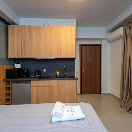 מלון דירות Empress Luxury Residences 4*