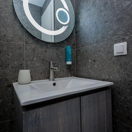 Empress Luxury Residences Aparthotel