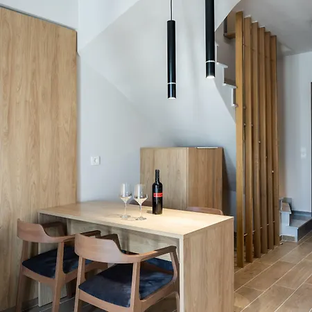מלון דירות Empress Luxury Residences 4*