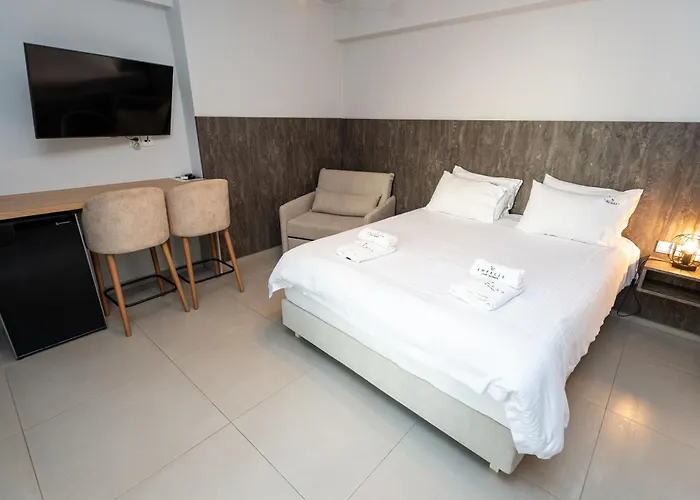 Empress Luxury Residences Apartahotel 4*