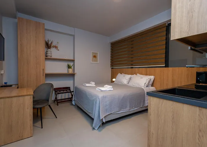 Empress Luxury Residences Apartahotel 4*