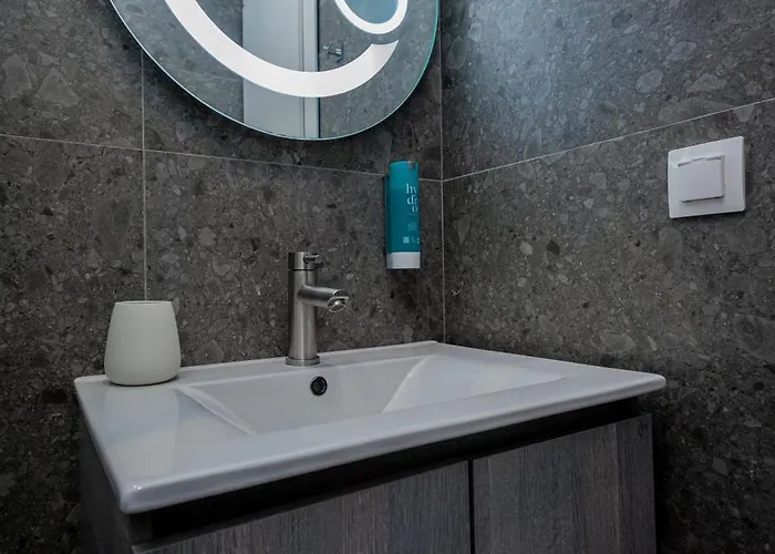 Empress Luxury Residences מלון דירות